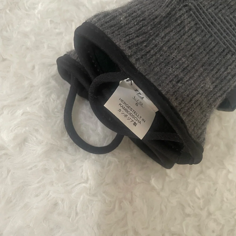 Gray Knit Gloves with OR Logo